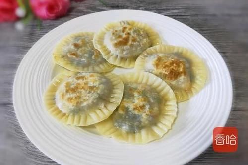  早上@早上用它给儿子做早餐，个个皮薄馅大，不用发面还省事