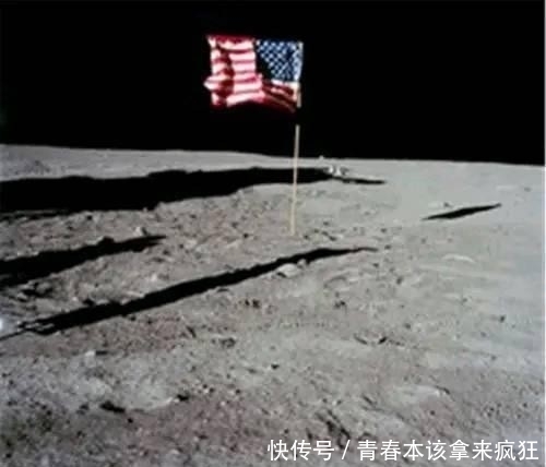 一晃几十年过去了,美国当年插在月球上的国旗