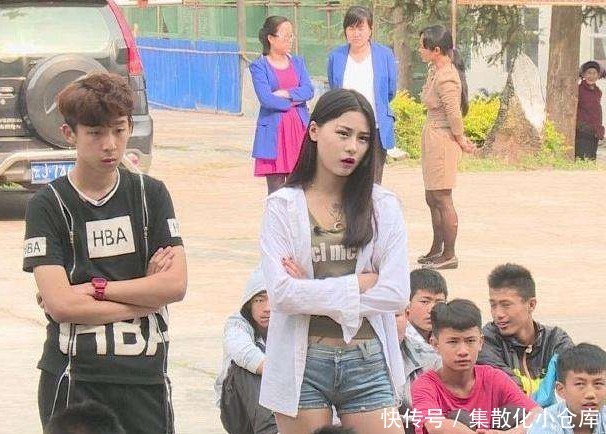 变形后杨馥宇黄圣杰再次同框!两人感情依旧亲密,粉丝:在一起得