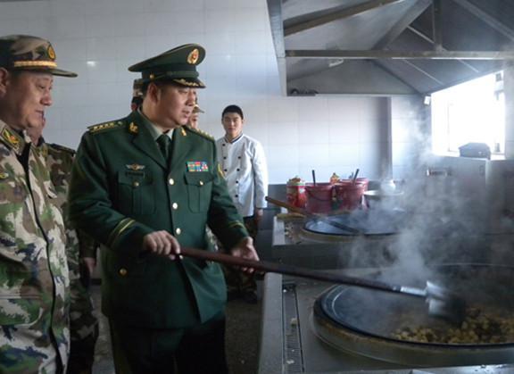 部队有剩菜剩饭吗? 如果出现浪费会怎样? 老兵: 后果非常严重