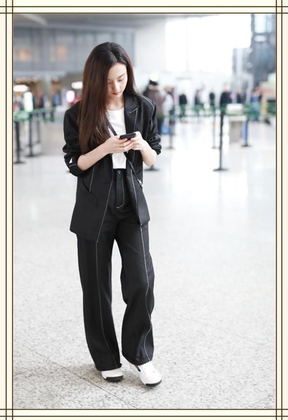 看了白百何的西装,再看宋祖儿,才知年龄根本无法和气质相提并论