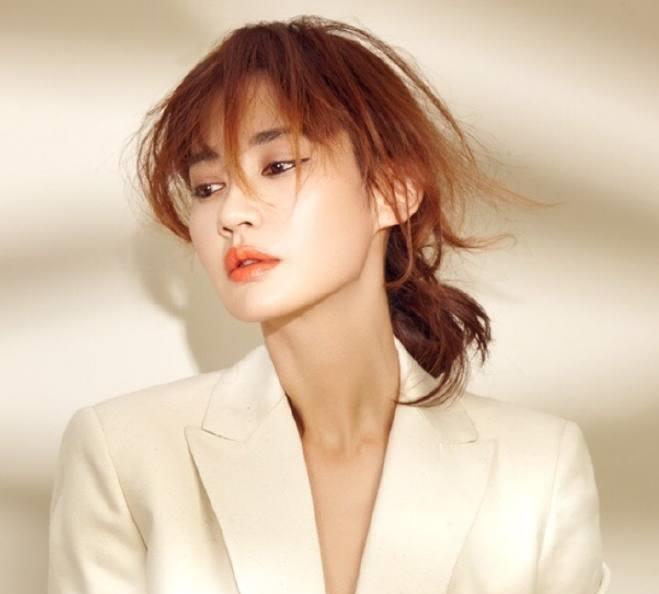 杨雪的迷人身材照,图二精致冷艳,网友:胸以下全是腿!