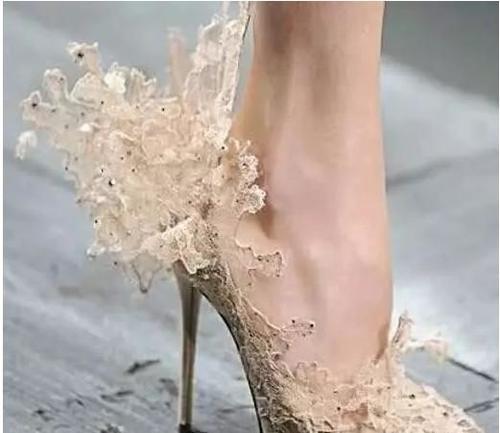 四双超奇葩的高跟鞋，图二让人毛骨悚然，图四被称“撩汉神器”！