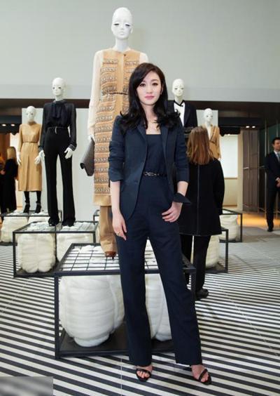 36岁李小璐与41岁李小冉同穿抹胸装,玉女和欲女差距一目了然