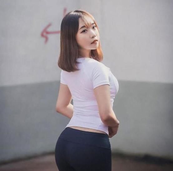  小姐姐|简约时尚还显年轻的小姐姐，聪慧优雅，青春活力又减龄！