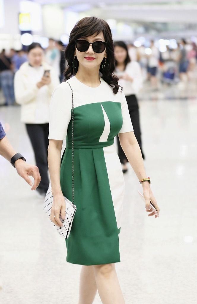 年轻的时候，陈美琪跟赵雅芝区别还不太大，如今两人打扮像两代人