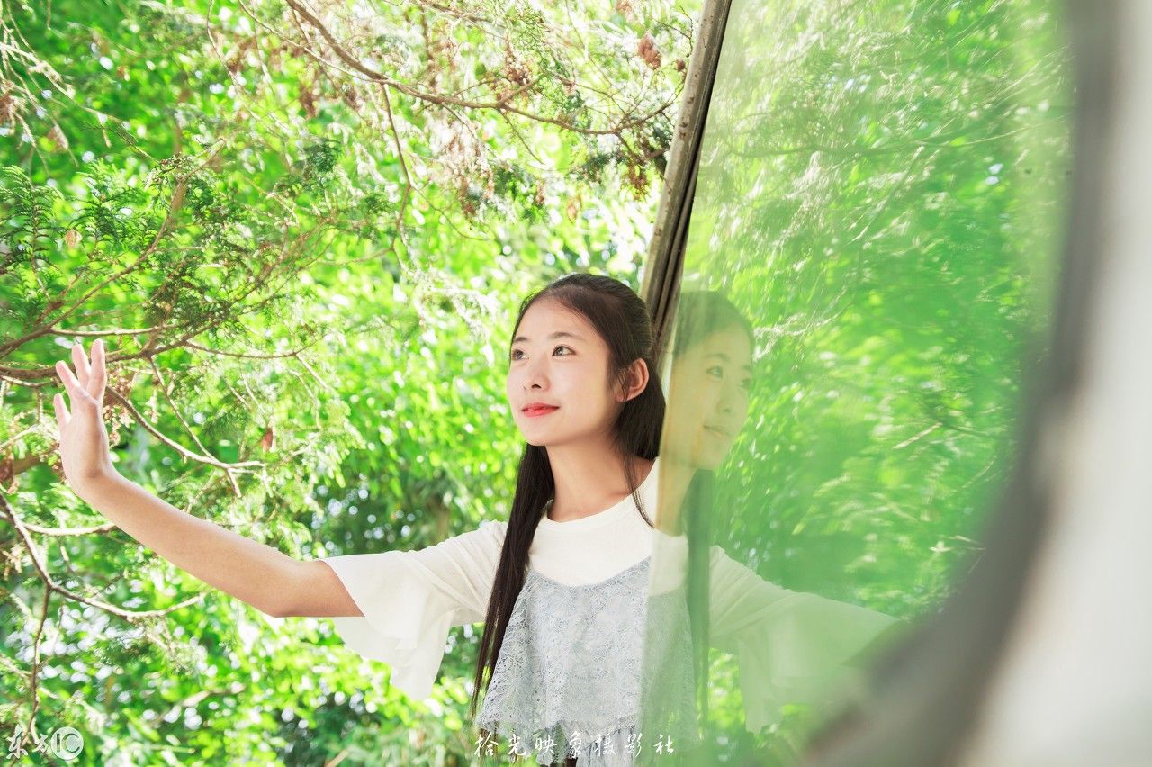 纯天然的美女，真想与你隐居于此