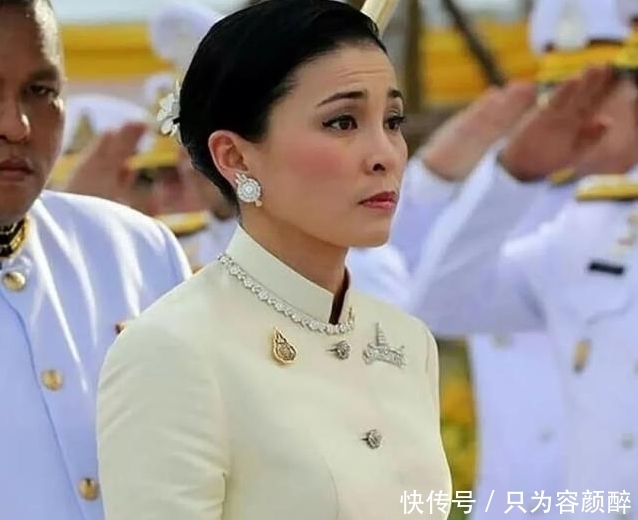  『心有余悸』苏提达5年前击败西拉米，如今仍旧心有余悸，成为王后还嘴角发狠