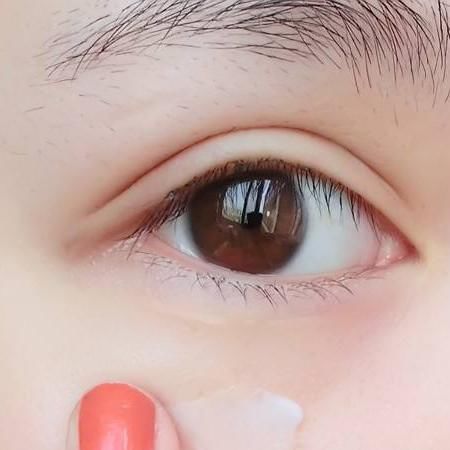 医科大学50岁女主任，药店一便宜药膏，抹一抹!眼袋、皱纹全消