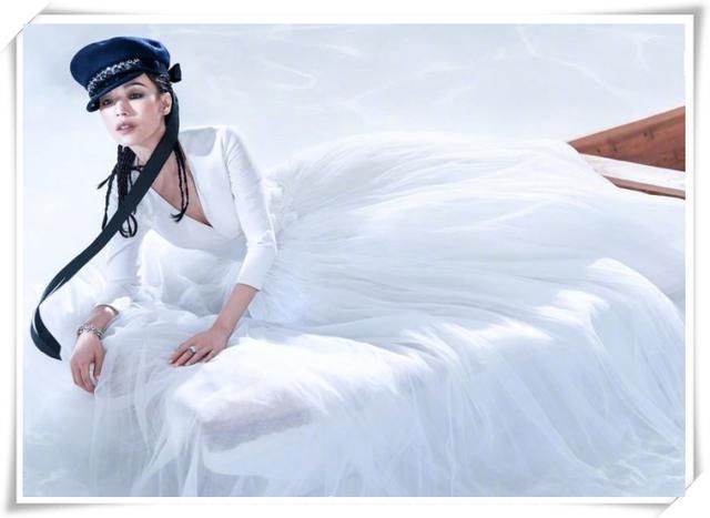 当杨幂和舒淇同登杂志封面，网友：终于见识到妩媚的最高境界了！