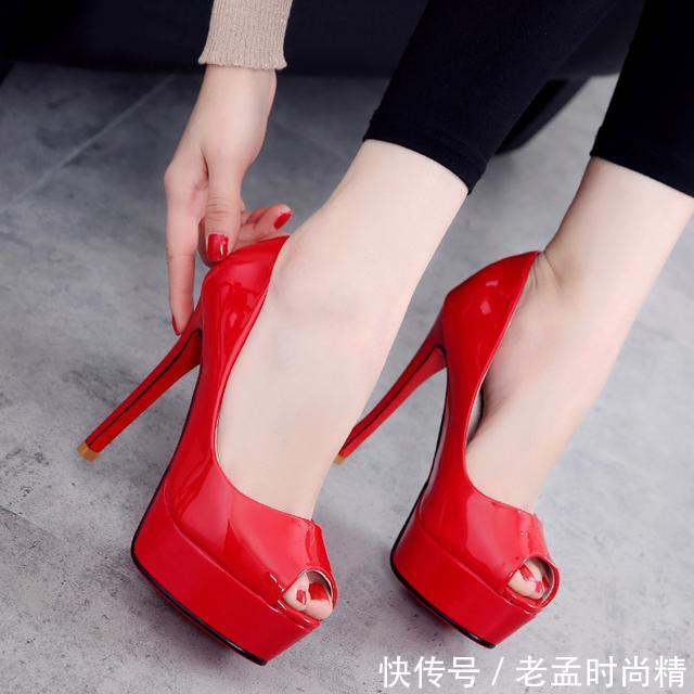 与众不同:时尚高端上档次的鱼嘴鞋,穿上会让你有着与众不同的性感