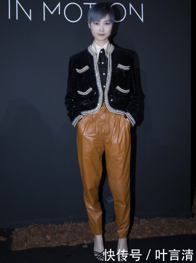 李宇春终于穿上低胸裙，网友女人，成功引起注意