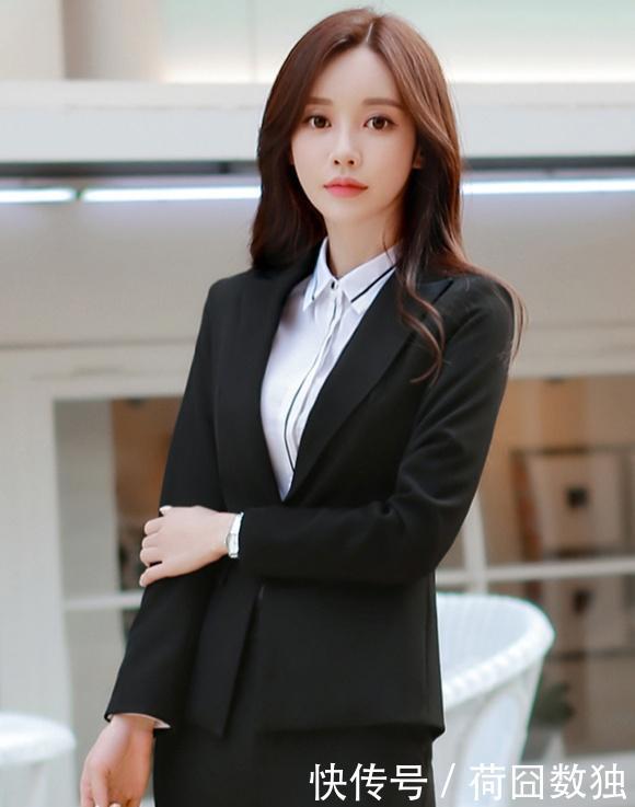 『感觉』极具个性的紧身裙美女,给人眼前一亮的美感!