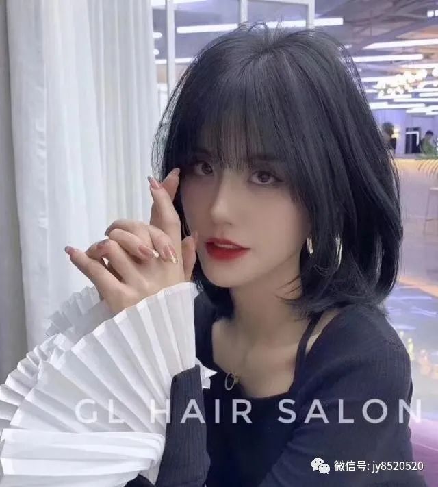  女人@最近很火“春天烫”，显瘦又女人味十足！