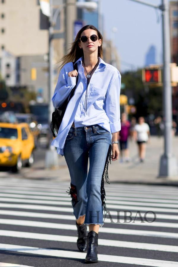 炎夏入秋别忙着买买买，今年的流行单品还是它：九分蓝色牛仔裤好