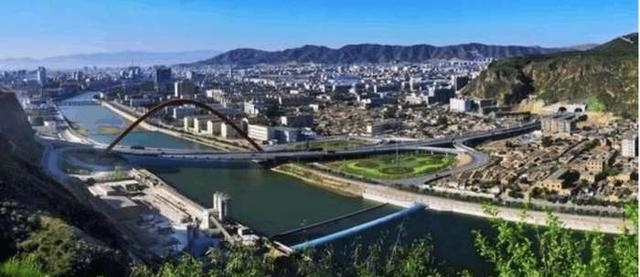 中国又一条时速350km高铁即将建成，河北这个小城市成最大赢家