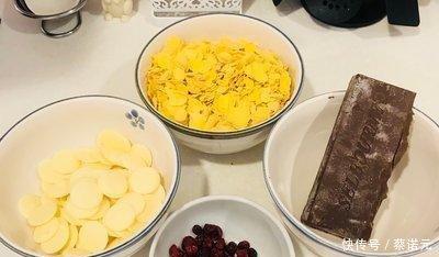  『饼干体』巧克力饼干别再买着吃了，不用水不用油，而且不用烤，在家就能做！
