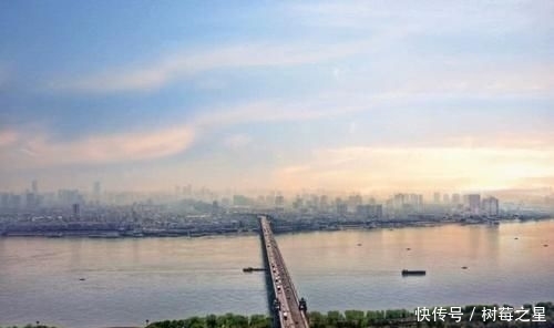  [后就是排]排在前八位的经济大省，“贡献”了12座万亿级城市