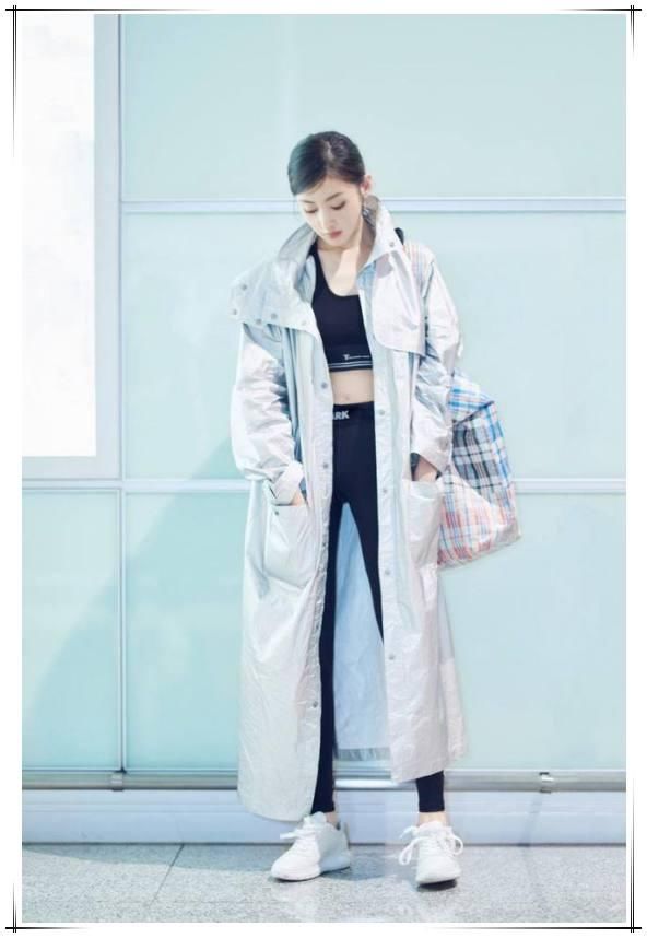 当奚梦瑶和张天爱同穿裹胸紧身衣，才知道身材和气质哪个更重要