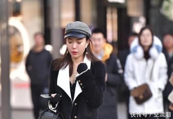  『红色』街拍：丰姿绰约的小姐姐，一条红色的连衣裙，女人味十足