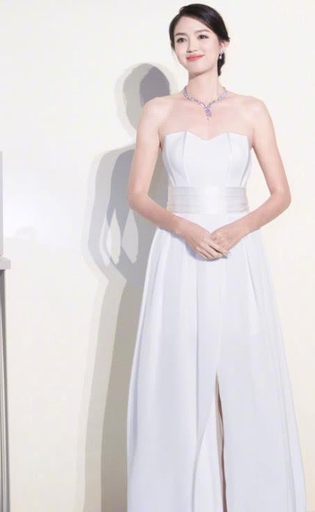 张梓琳真厉害，键盘都能当腰带？给这凹凸有致的身材跪了！