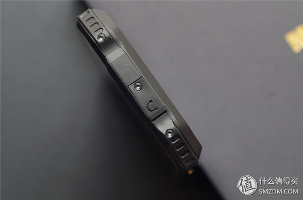 萝卜谈数码 篇二:大妈首发:摧毁一部手机有多难?三防手机MANN 8S不完全暴力测试