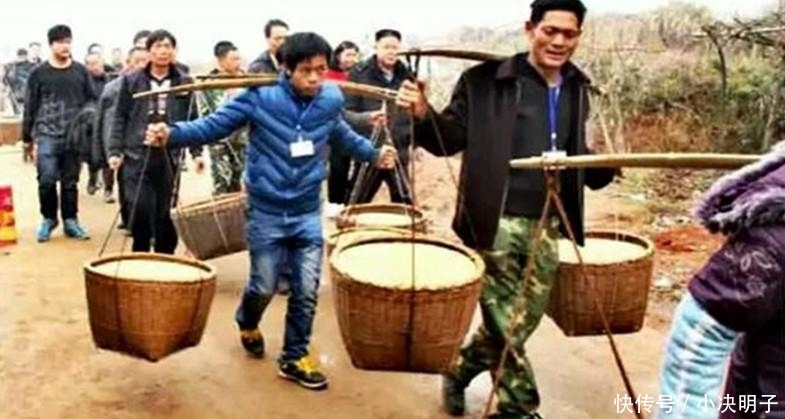  义工：农民公粮交了, 义工做了, 他们该有退休金领吗? 专家这回