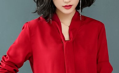 小姨真会打扮，精致小衫+烟管裤，洋气显美嫩，没人看出45岁