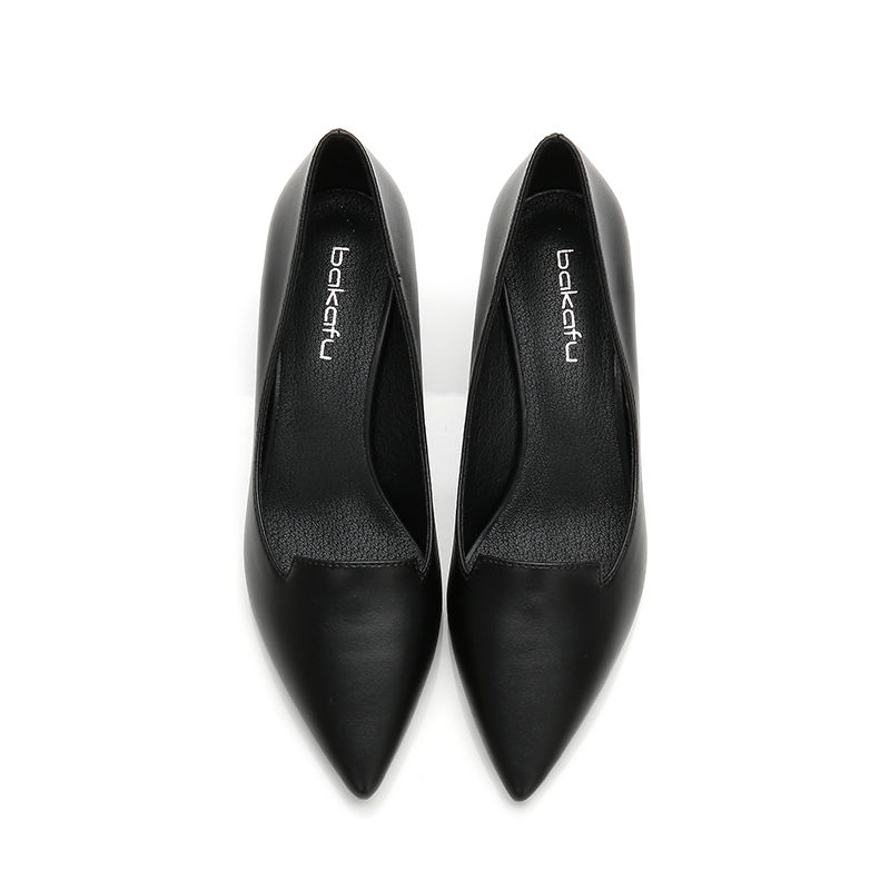 女人别只会穿凉鞋，瞧瞧新款高跟鞋，洋气又迷人