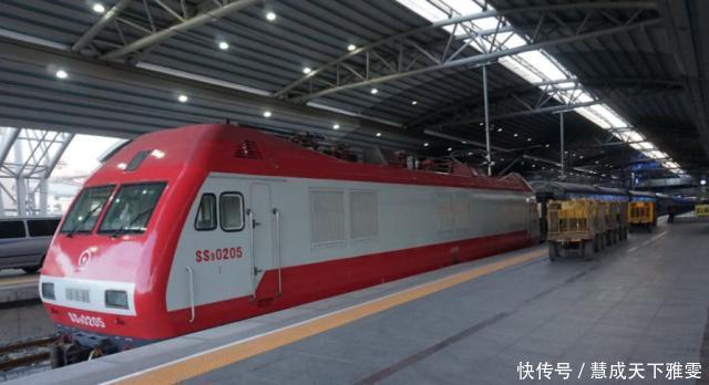  「站点」中国首列全卧铺火车，全程727公里中途无站点，被赞“流