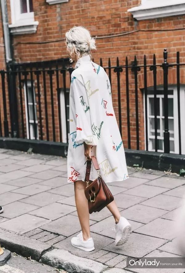 我最喜欢你什么样子?穿连衣裙的样子!