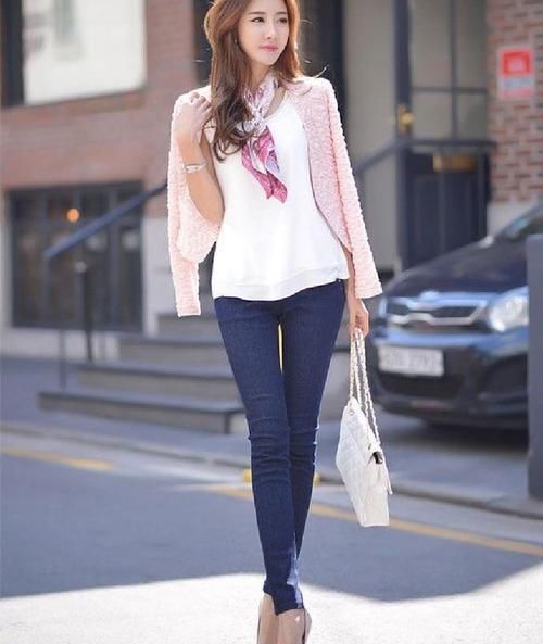  优美：紧致身材牛仔裤小姐姐，完美展示优美线条，大长腿纤细养眼！