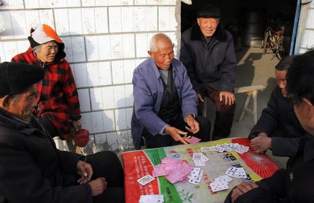 农村五十岁以上的老人，将会面临这些问题，怎样都躲不过!