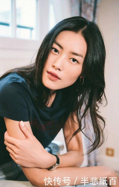 「时尚感」当吴宣仪与刘雯,同穿一件衣服,才知女星与超模之间的区别!