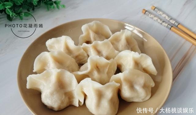  连吃：我用这菜包饺子，老公一脸的嫌弃，出锅却连吃30个，还直呼没吃够