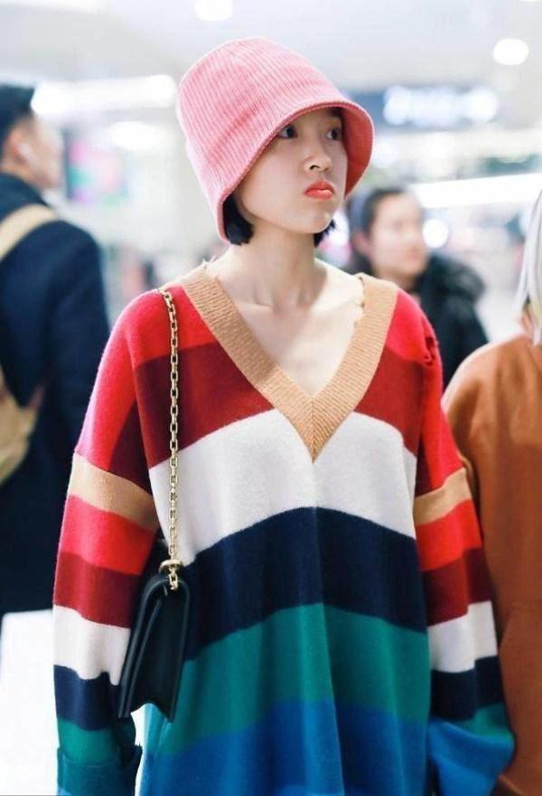 唐艺昕胆子不是一般的大，穿条打底裤就出门，网友：这叫个性！