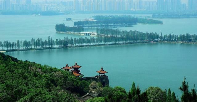 初始设计高636米的建筑，差点成我国最高建筑，可耗资300亿成烂尾