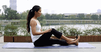 8式经典瑜伽，腰、腿、肚子都练到，拥有苗条身材!