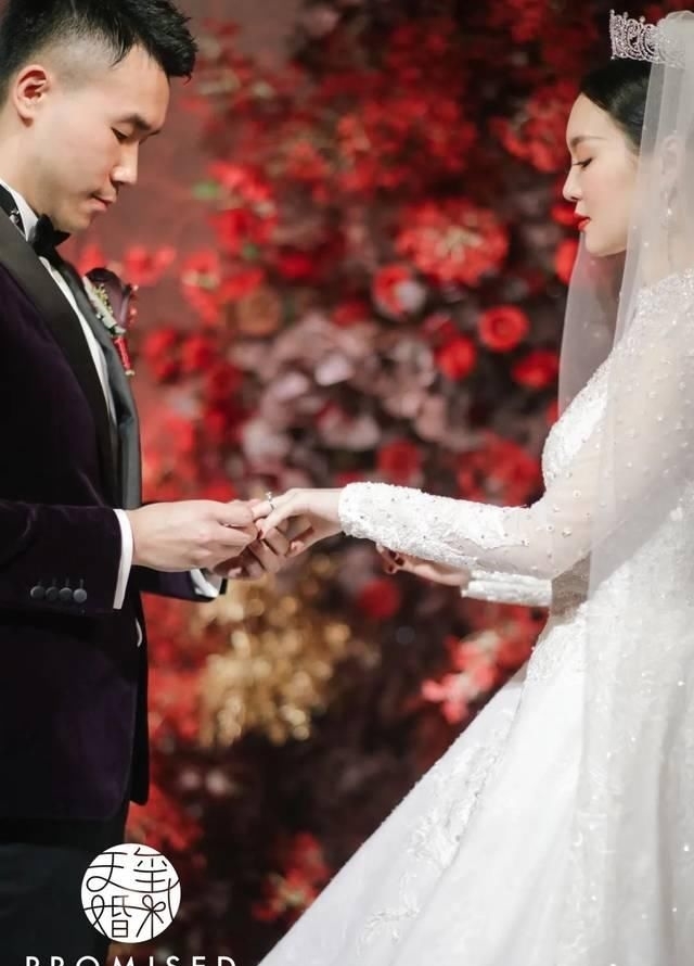 『完美』红黑配婚礼，高级与质感的完美结合
