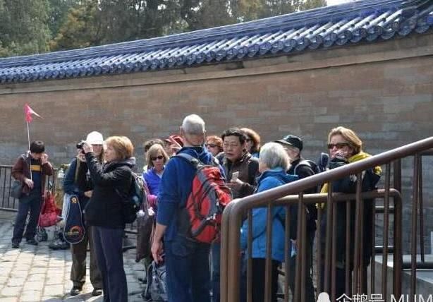 世界上有另外一个中国？国旗和国徽跟我们几乎一模一样