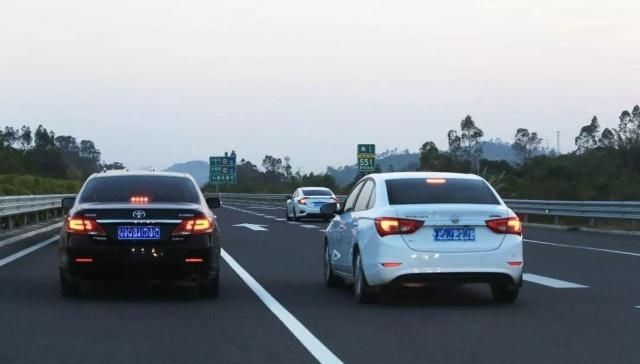  #车尾#老司机：超车看车头，会车看车尾，新手司机要记住