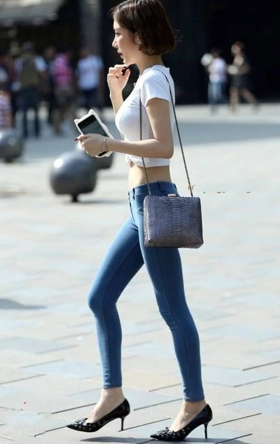 时尚小姐姐身高一米五八，穿出一米八的感觉女人味十足