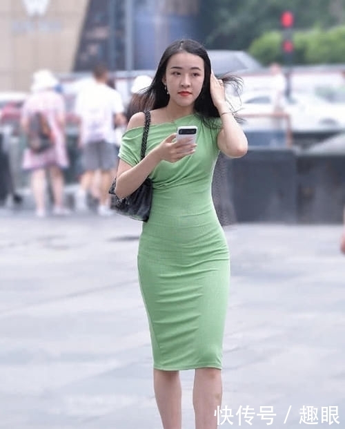  变得非常@小姐姐“牛油果色”连衣裙火了，高贵又大气，彰显女人独特魅力！