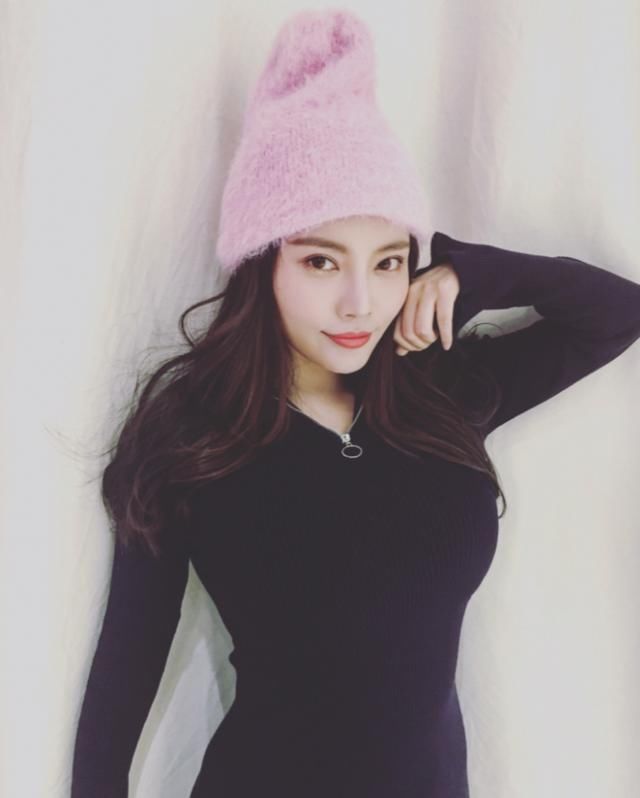 《余罪》徐冬冬的性感生活照，让人欲罢不能!