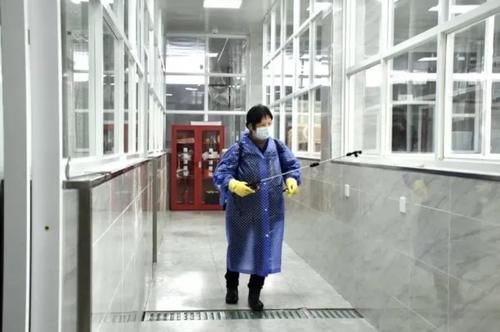 『间隔』“教室无法间隔一米以上”上热搜!南外的这张照片亮了