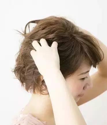 扎头发真的有那么难吗？你试试这个，再也不想披头散发