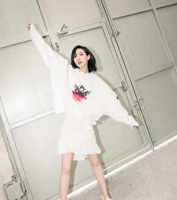  『姑娘来说』最新卫衣穿搭,拒绝烂大街穿搭法!