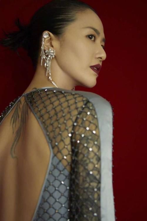 金曲奖的红毯谭维维令人惊艳，张惠妹和她的侄女却让人不敢认！