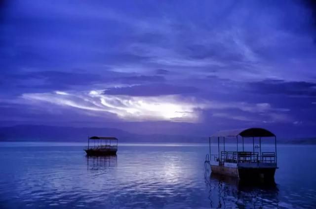 比泸沽湖还要美，这个隐藏在云南秘境的“玻璃湖”终于被人发现了