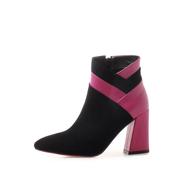 高跟鞋真过时了!今年流行马丁靴，精致减龄，特适合80后